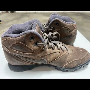 Vintage Nike Women's Hiking Boots 940911-IB Brown Trail Hiking Outdoors Size 8